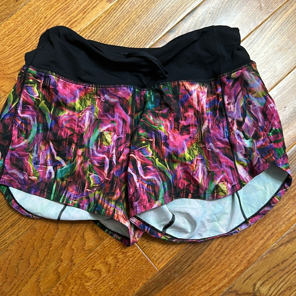 Lululemon 4” size 4 shorts EUC